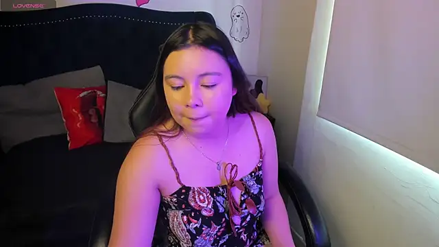 Snapshot of LucyPetit chatting on November 12, 2025, 1:04 pm LucyPetit online show from November 12, 2025, 1:04 pm