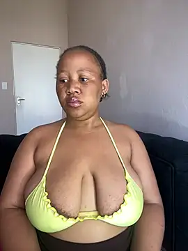 Snapshot of Yellowriider chatting on April 3, 2026, 6:53 am Yellowriider online show from April 3, 2026, 6:53 am