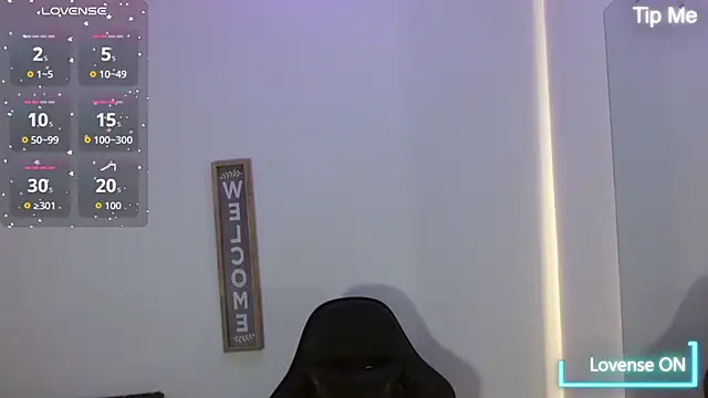 luna starr69 online show from December 4, 2025, 1:10 pm