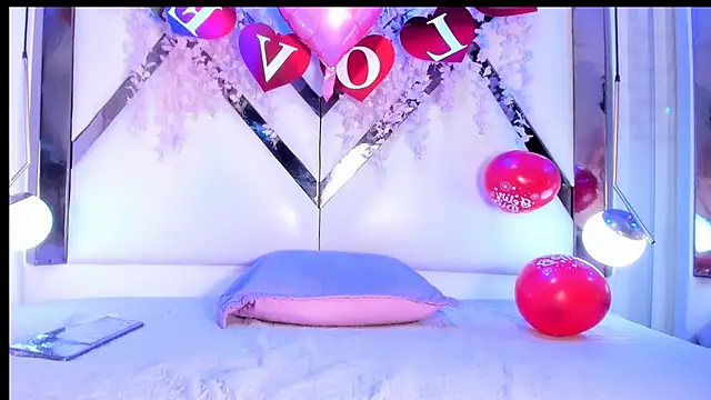 Snapshot of NallyMax1 chatting on February 15, 2026, 5:52 am NallyMax1 online show from February 15, 2026, 5:52 am