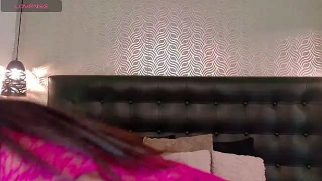 Snapshot of Sharonevanss_ chatting on November 11, 2025, 8:36 pm Sharonevanss online show from November 11, 2025, 8:36 pm