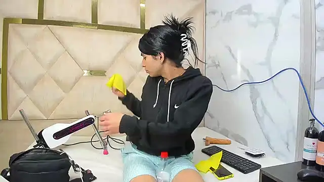 Snapshot of Allisonts69 chatting on September 23, 2025, 3:24 am Allisonts69 online show from September 23, 2025, 3:24 am