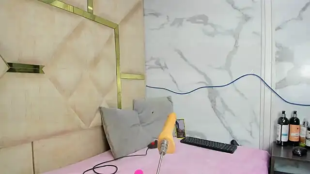 Snapshot of Allisonts69 chatting on October 14, 2025, 3:07 am Allisonts69 online show from October 14, 2025, 3:07 am