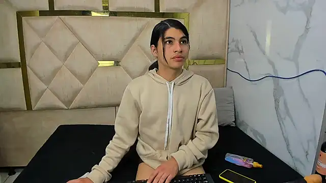 Snapshot of Allisonts69 chatting on September 15, 2025, 10:32 pm Allisonts69 online show from September 15, 2025, 10:32 pm