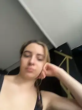 karla-thomsom10 online show from April 9, 2026, 4:46 pm