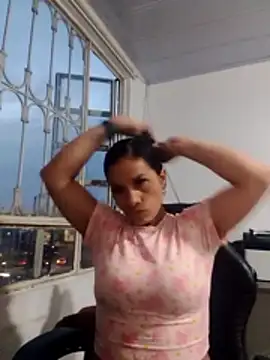 Snapshot of aliaandadara chatting on April 15, 2026, 11:16 pm aliaandadara online show from April 15, 2026, 11:16 pm