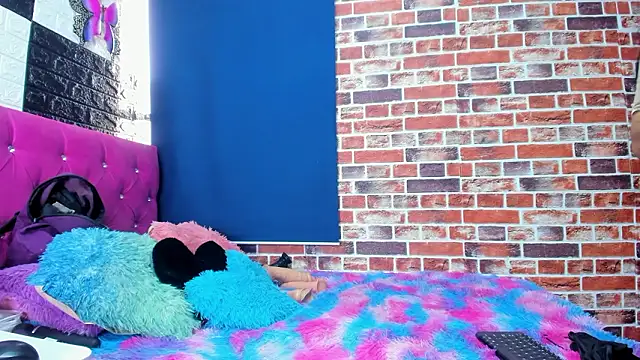 Snapshot of aliaandadara chatting on February 5, 2026, 10:27 pm aliaandadara online show from February 5, 2026, 10:27 pm