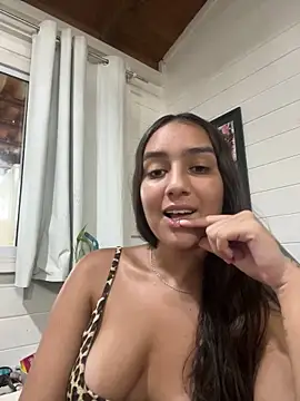 Snapshot of hannahhotwife chatting on April 6, 2026, 7:59 pm hannahhotwife online show from April 6, 2026, 7:59 pm