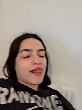 Snapshot of abrilour chatting on December 3, 2025, 12:15 pm abrilour online show from December 3, 2025, 12:15 pm