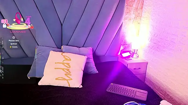 Snapshot of angel__red_ chatting on September 30, 2025, 3:12 am angel red online show from September 30, 2025, 3:12 am