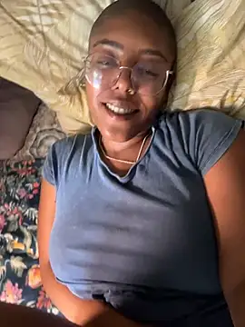 Snapshot of aliasyourfav chatting on November 9, 2025, 4:55 pm aliasyourfav online show from November 9, 2025, 4:55 pm