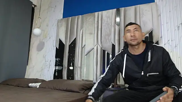 Snapshot of Morganandmegan chatting on November 10, 2025, 11:15 am Morganandmegan online show from November 10, 2025, 11:15 am