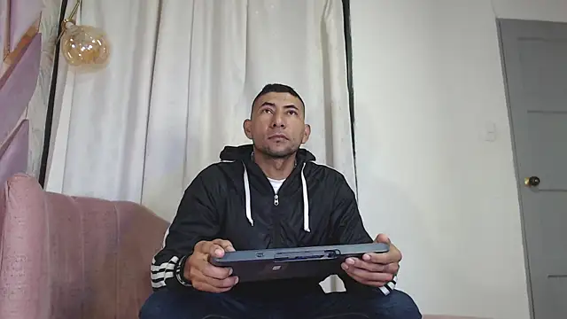 Snapshot of Morganandmegan chatting on September 18, 2025, 11:13 am Morganandmegan online show from September 18, 2025, 11:13 am