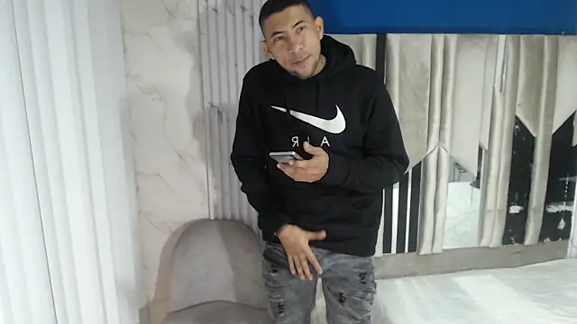 Snapshot of Morganandmegan chatting on November 26, 2025, 11:10 am Morganandmegan online show from November 26, 2025, 11:10 am