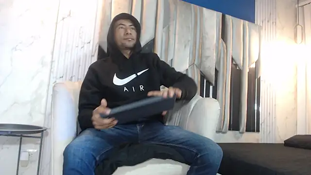 Snapshot of Morganandmegan chatting on October 15, 2025, 11:07 am Morganandmegan online show from October 15, 2025, 11:07 am