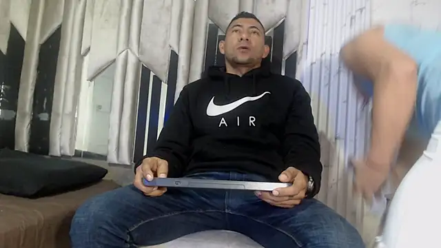 Snapshot of Morganandmegan chatting on November 18, 2025, 11:13 am Morganandmegan online show from November 18, 2025, 11:13 am