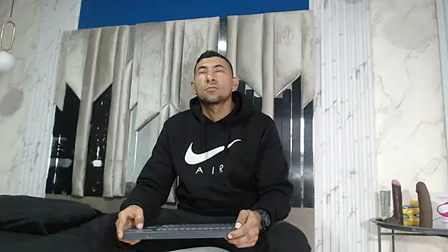 Snapshot of Morganandmegan chatting on November 15, 2025, 11:25 am Morganandmegan online show from November 15, 2025, 11:25 am