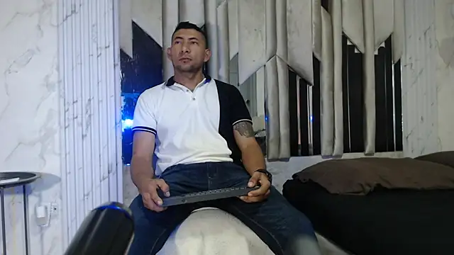 Snapshot of Morganandmegan chatting on October 24, 2025, 11:20 am Morganandmegan online show from October 24, 2025, 11:20 am