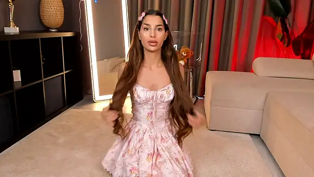ZariaVera online show from July 31, 2026, 3:31 pm