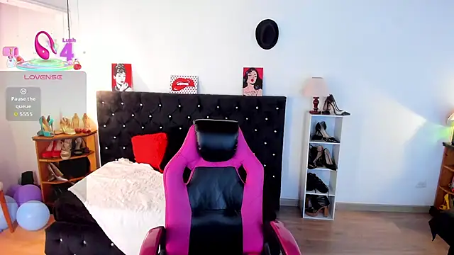 D Martii online show from November 10, 2025, 1:27 pm