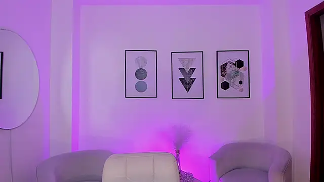 Snapshot of Beverly_johnson chatting on November 28, 2025, 3:50 am Beverly johnson online show from November 28, 2025, 3:50 am