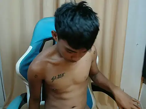 Snapshot of urasianjason chatting on November 13, 2025, 11:47 am urasianjason online show from November 13, 2025, 11:47 am