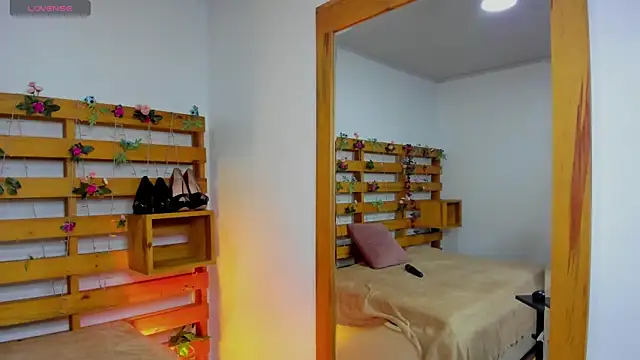 SoftieNymph online show from December 3, 2025, 11:53 am