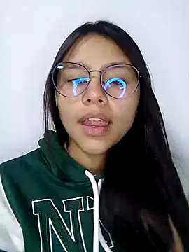 Snapshot of SofieLove_01 chatting on January 16, 2026, 8:29 am SofieLove 01 online show from January 16, 2026, 8:29 am