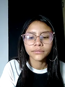 Snapshot of SofieLove_01 chatting on December 21, 2025, 8:27 am SofieLove 01 online show from December 21, 2025, 8:27 am