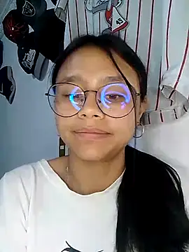 Snapshot of SofieLove_01 chatting on March 9, 2026, 7:45 am SofieLove 01 online show from March 9, 2026, 7:45 am