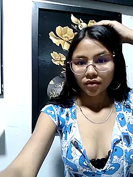 SofieLove 01 online show from October 5, 2025, 7:43 am