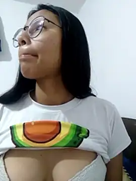 Snapshot of SofieLove_01 chatting on March 16, 2026, 6:06 am SofieLove 01 online show from March 16, 2026, 6:06 am