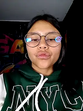 Snapshot of SofieLove_01 chatting on April 16, 2026, 7:09 am SofieLove 01 online show from April 16, 2026, 7:09 am