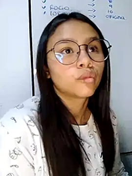 Snapshot of SofieLove_01 chatting on January 13, 2026, 8:18 am SofieLove 01 online show from January 13, 2026, 8:18 am