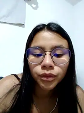 Snapshot of SofieLove_01 chatting on April 4, 2026, 6:53 am SofieLove 01 online show from April 4, 2026, 6:53 am