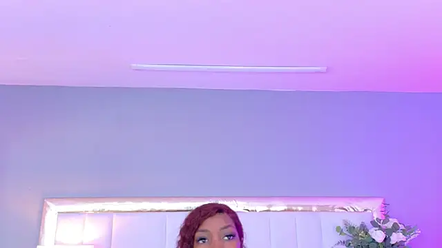 MadeleineHocker online show from November 29, 2025, 1:44 pm