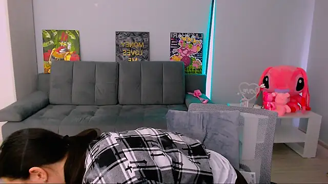 queenofthesense  online show from February 13, 2026, 10:37 am