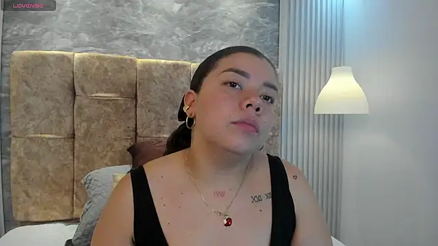 Snapshot of leilapons chatting on November 14, 2025, 5:38 pm leilapons online show from November 14, 2025, 5:38 pm