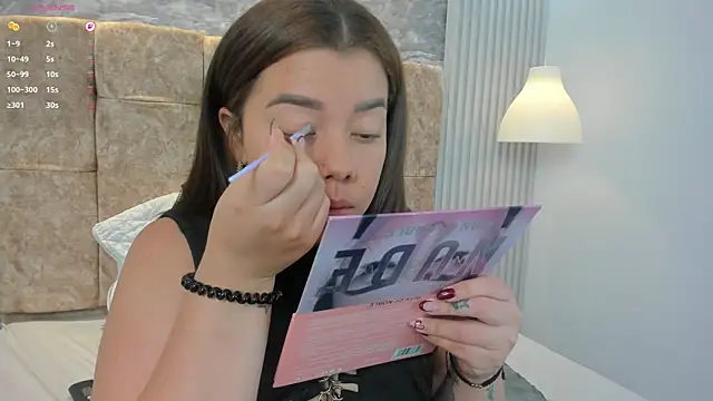 Snapshot of leilapons chatting on November 7, 2025, 6:12 pm leilapons online show from November 7, 2025, 6:12 pm