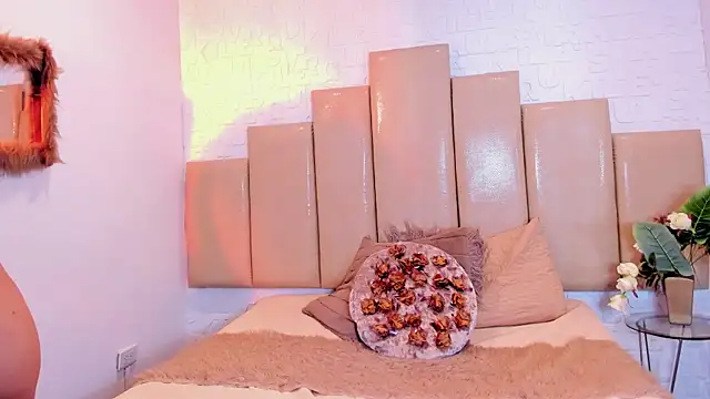 salem rose online show from November 11, 2025, 8:14 pm