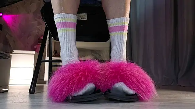 Snapshot of Feet_Heelss chatting on February 13, 2026, 8:58 am Feet Heelss online show from February 13, 2026, 8:58 am