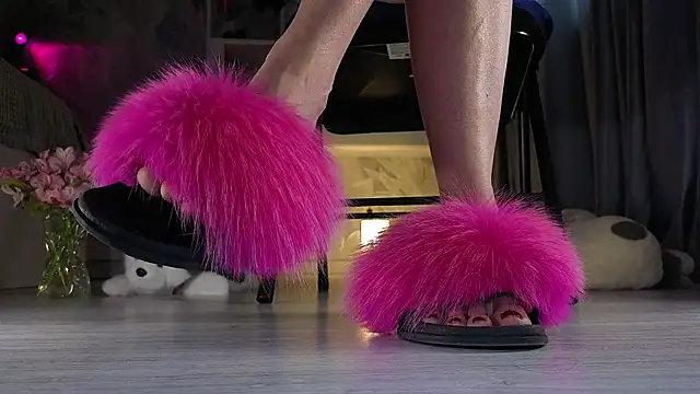 Snapshot of Feet_Heelss chatting on January 15, 2026, 10:40 am Feet Heelss online show from January 15, 2026, 10:40 am