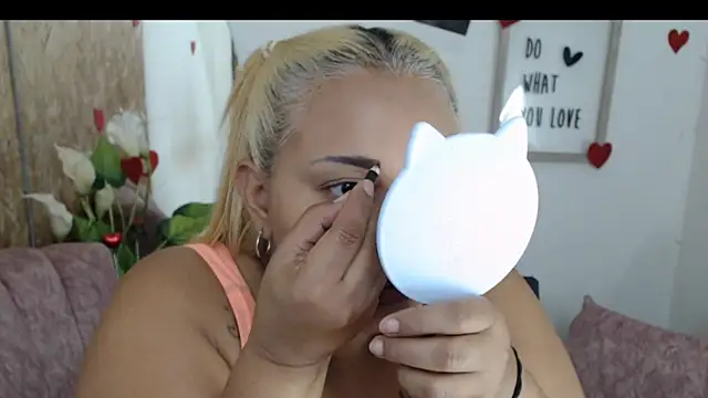 laleska montenegro online show from November 18, 2025, 2:49 am