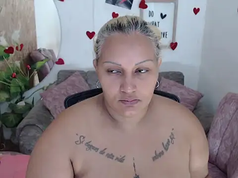 laleska montenegro online show from December 18, 2025, 4:17 am