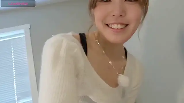 Snapshot of Nana_with chatting on February 14, 2026, 8:09 pm Nana with online show from February 14, 2026, 8:09 pm