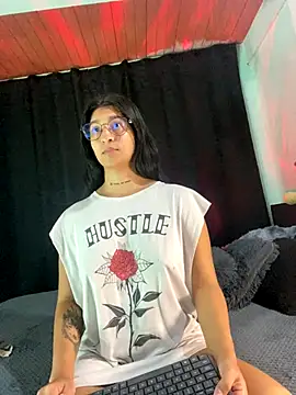 EVAH LEE  online show from October 23, 2025, 1:26 am