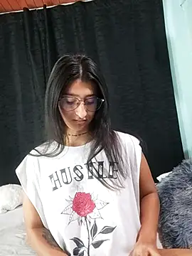 EVAH LEE  online show from September 14, 2025, 2:01 am