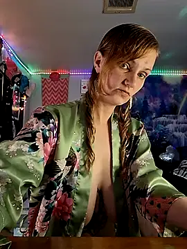 Snapshot of PeachyAriel chatting on April 1, 2026, 3:19 am PeachyAriel online show from April 1, 2026, 3:19 am