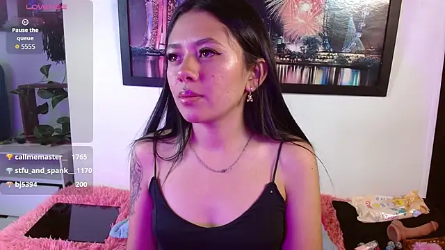 hellenngp online show from November 25, 2025, 7:47 pm