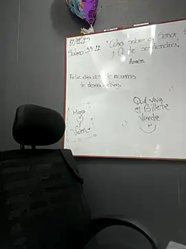 Snapshot of JuliethaDemon_ chatting on December 20, 2025, 1:25 pm JuliethaDemon online show from December 20, 2025, 1:25 pm